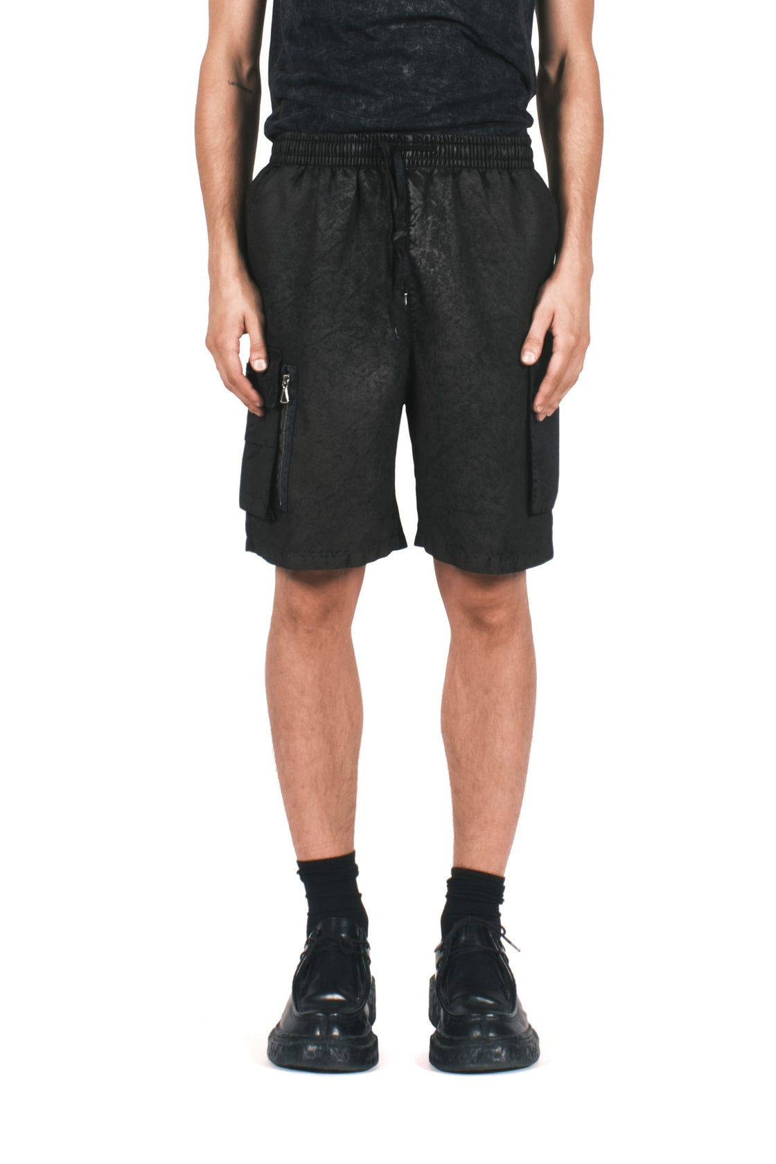 BLACK ZIPPERED SHORTS