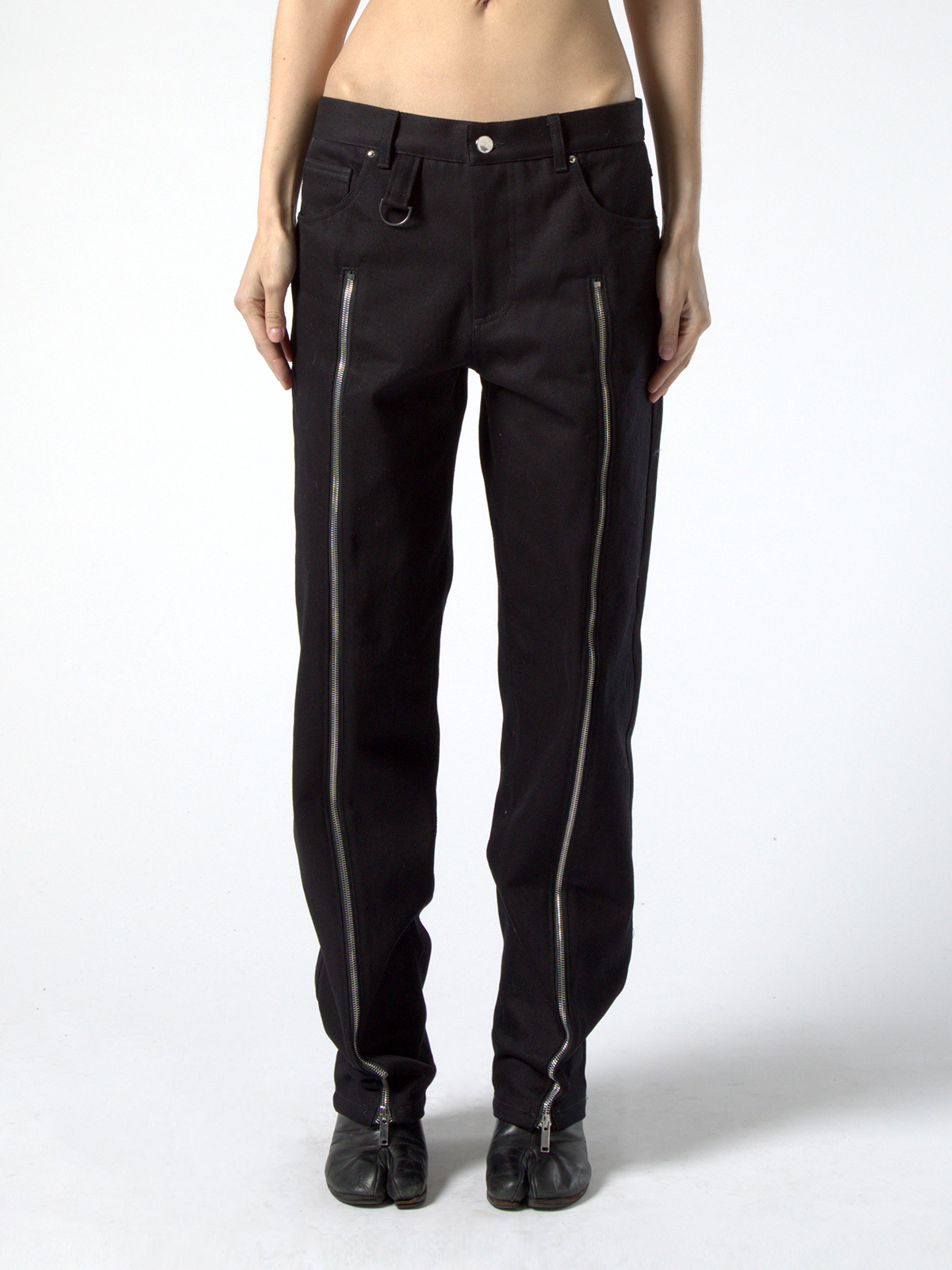 ZIPPERED BLACK DENIM PANTS