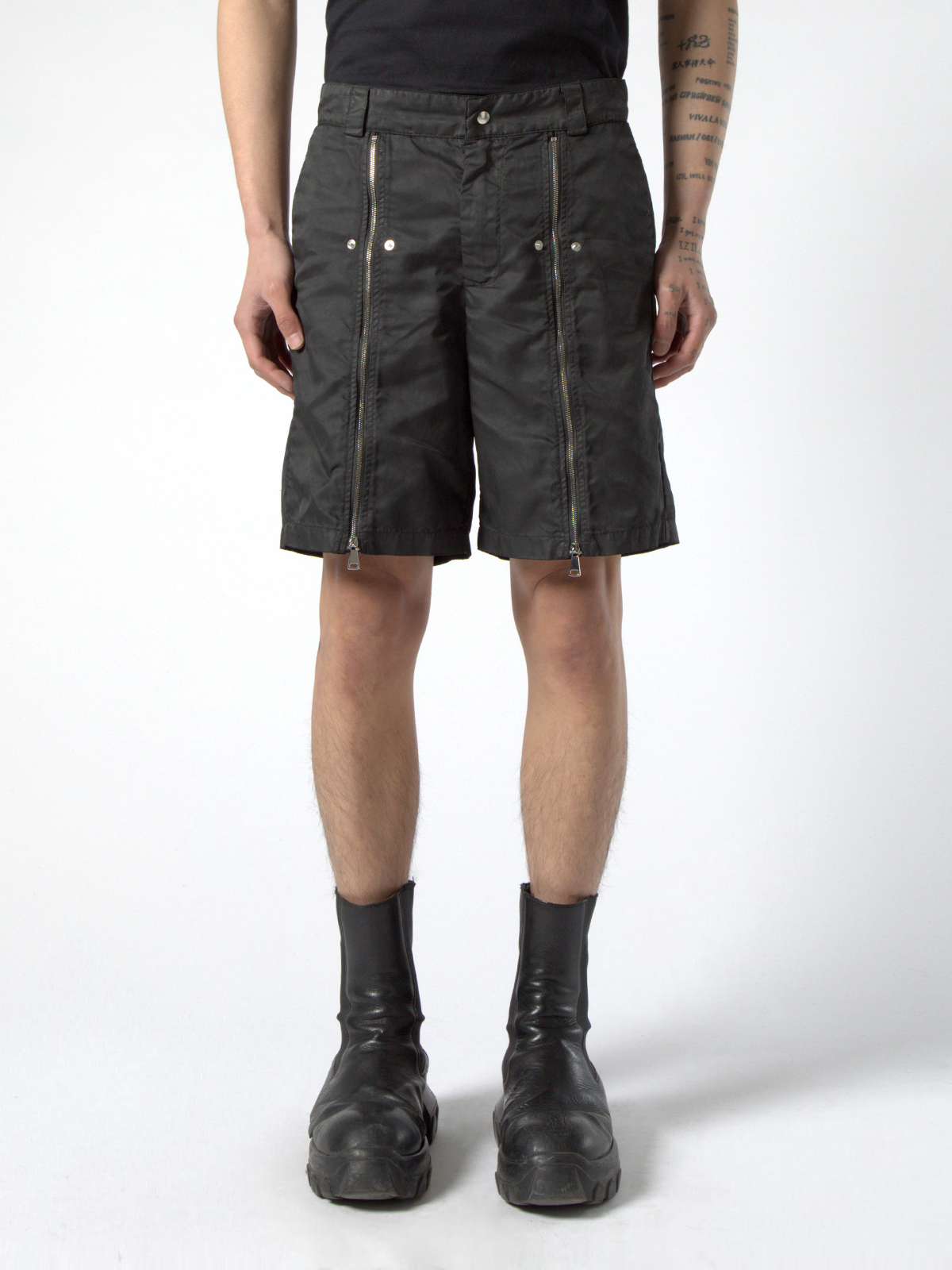 TAILORED UTILITY ZIPPERED SHORTS