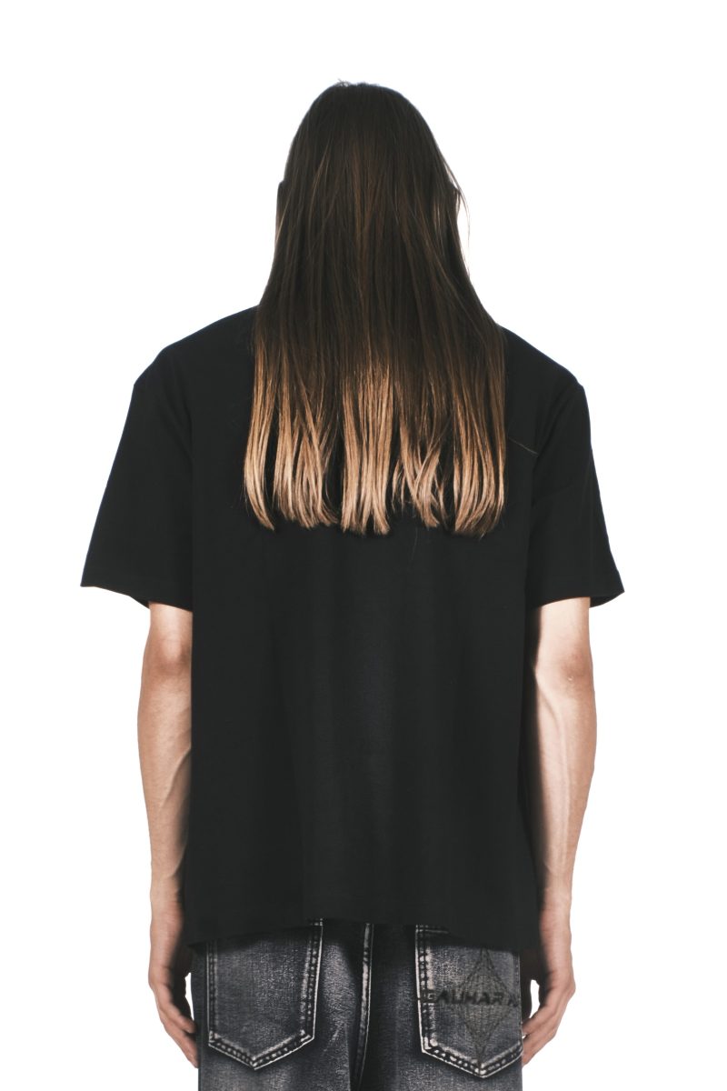 BLACK T-SHIRT