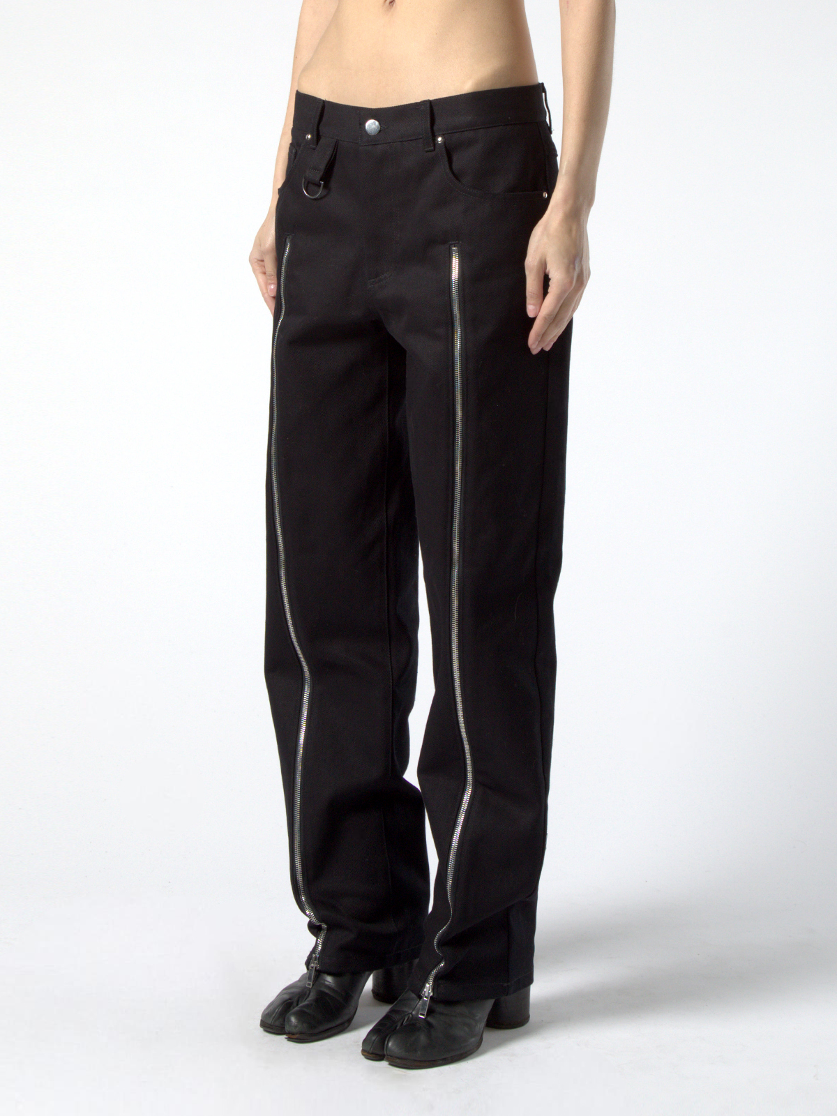 ZIPPERED BLACK DENIM PANTS
