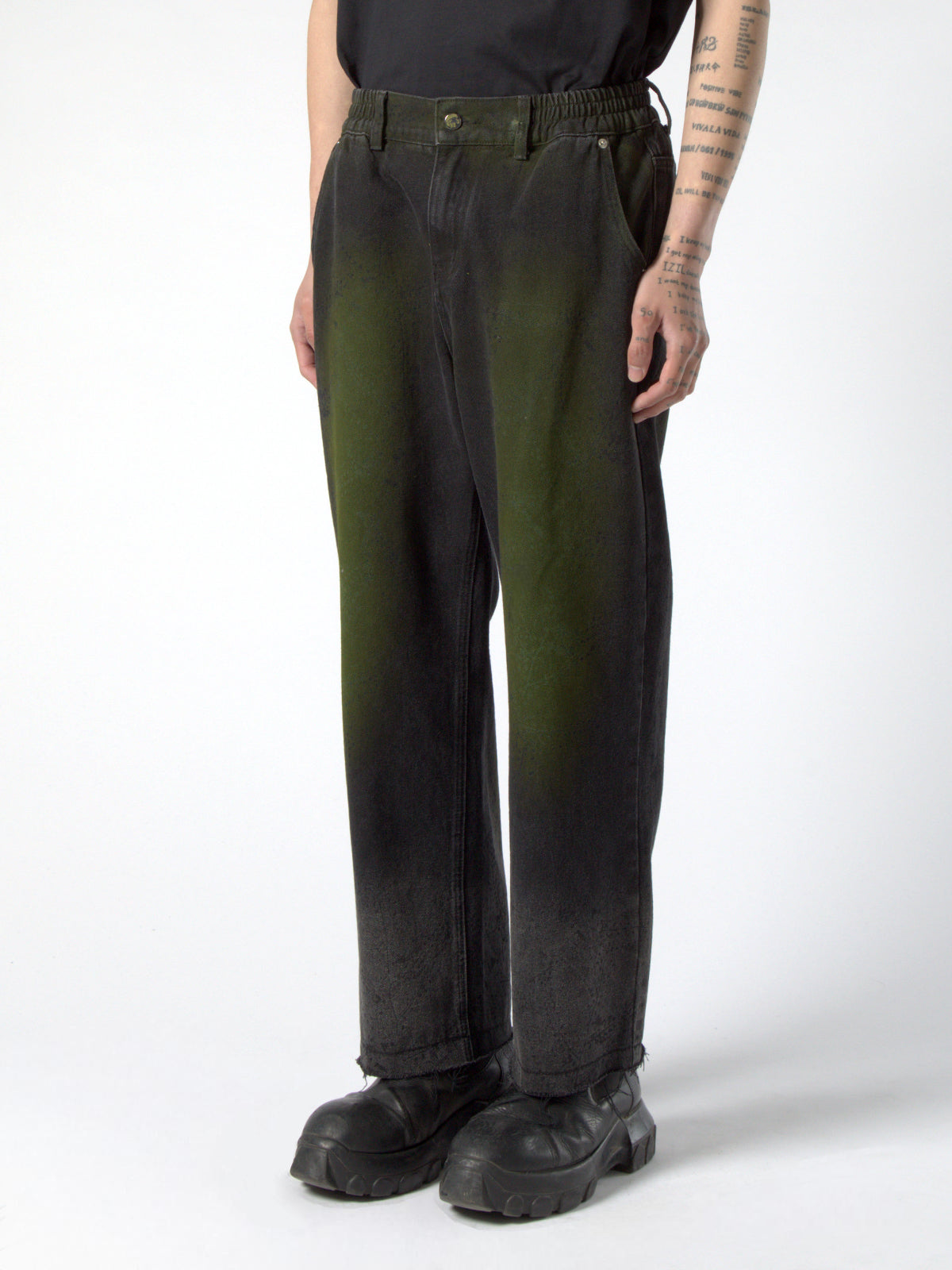 LASERED GREEN SPRAY DENIM PANTS