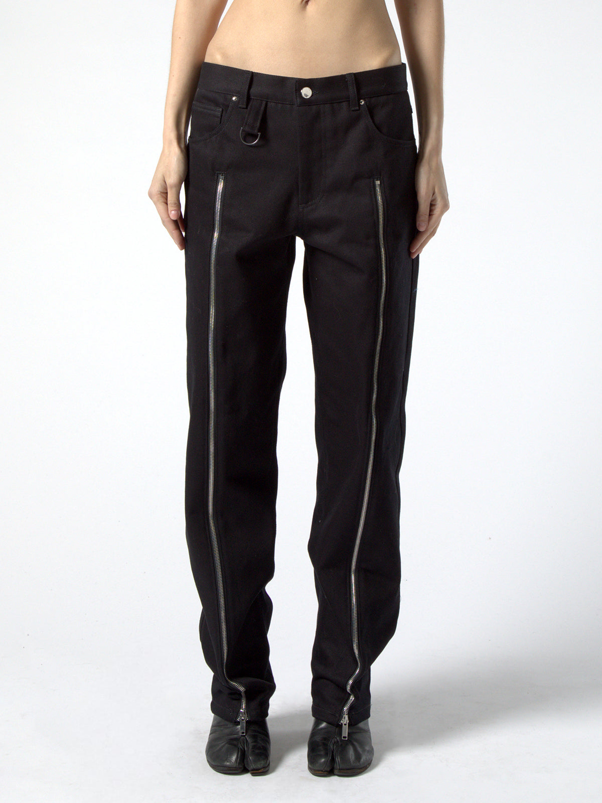 ZIPPERED BLACK DENIM PANTS