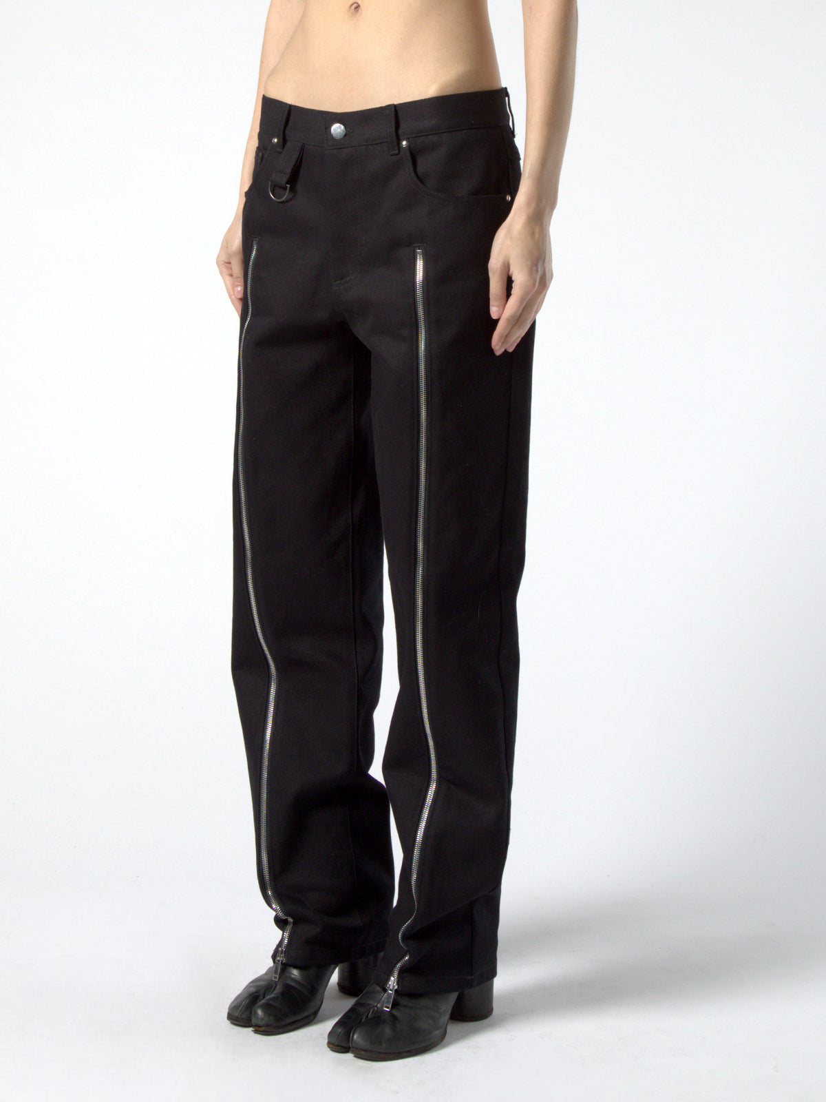 ZIPPERED BLACK DENIM PANTS