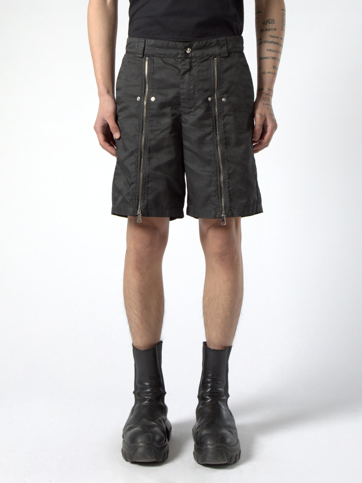 TAILORED UTILITY ZIPPERED SHORTS