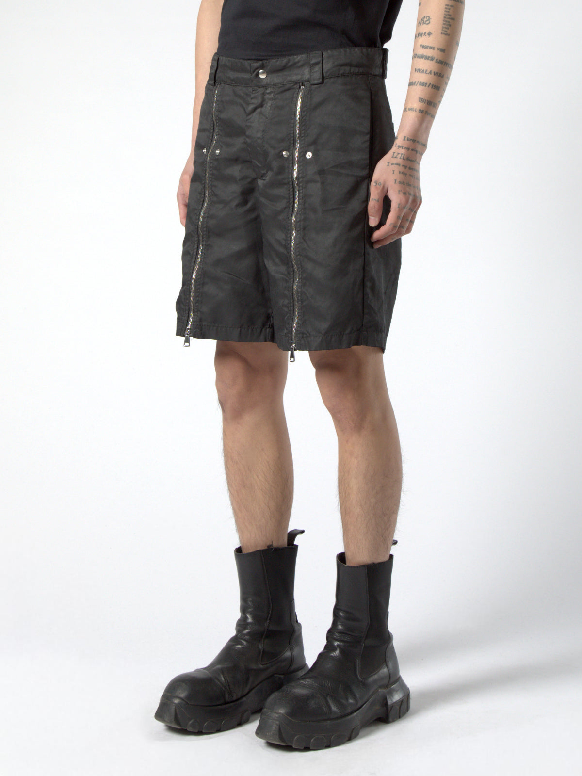 TAILORED UTILITY ZIPPERED SHORTS