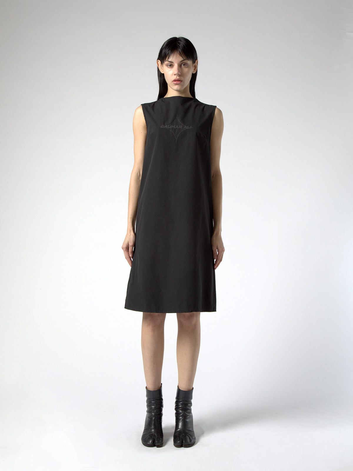 SLEEVELESS KNEE-LENGHT DRESS