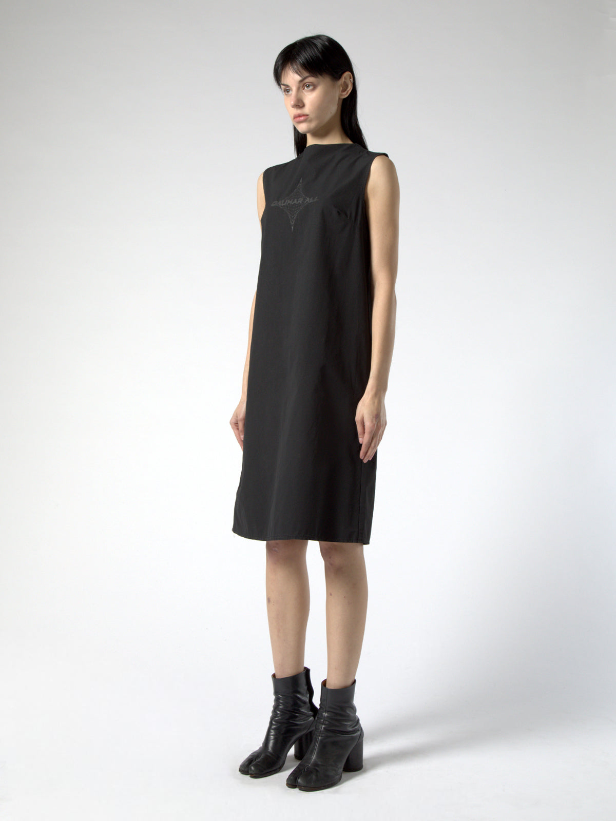 SLEEVELESS KNEE-LENGHT DRESS