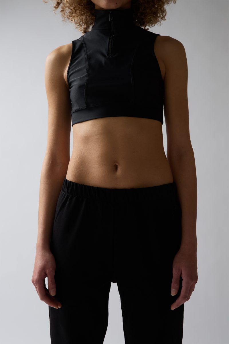 ZIPPER BLACK CROP TOP