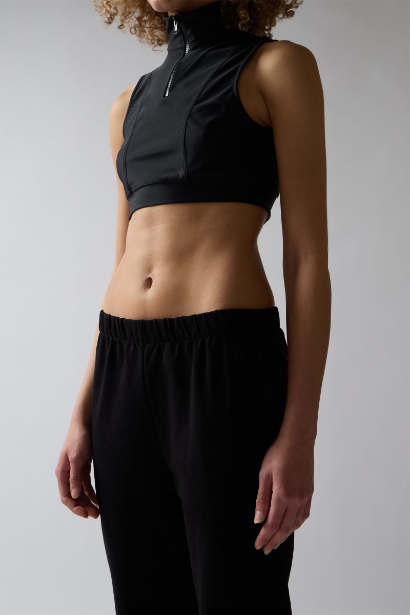 ZIPPER BLACK CROP TOP